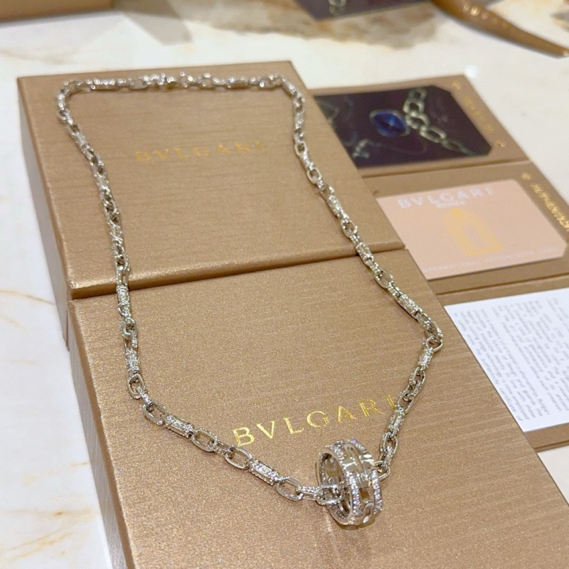 Bv1g*ai necklaces
